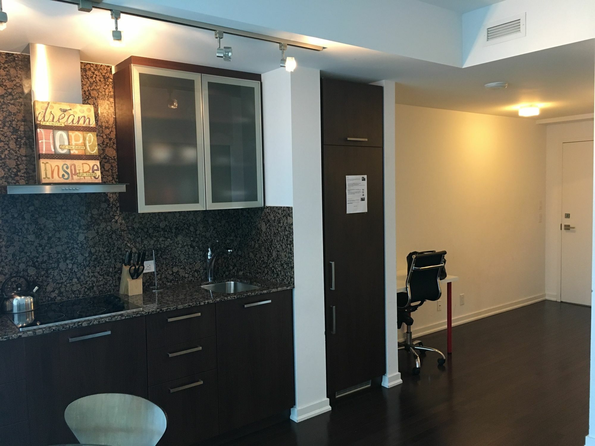 Trinity Suites - Condo On York Street Toronto Exterior photo